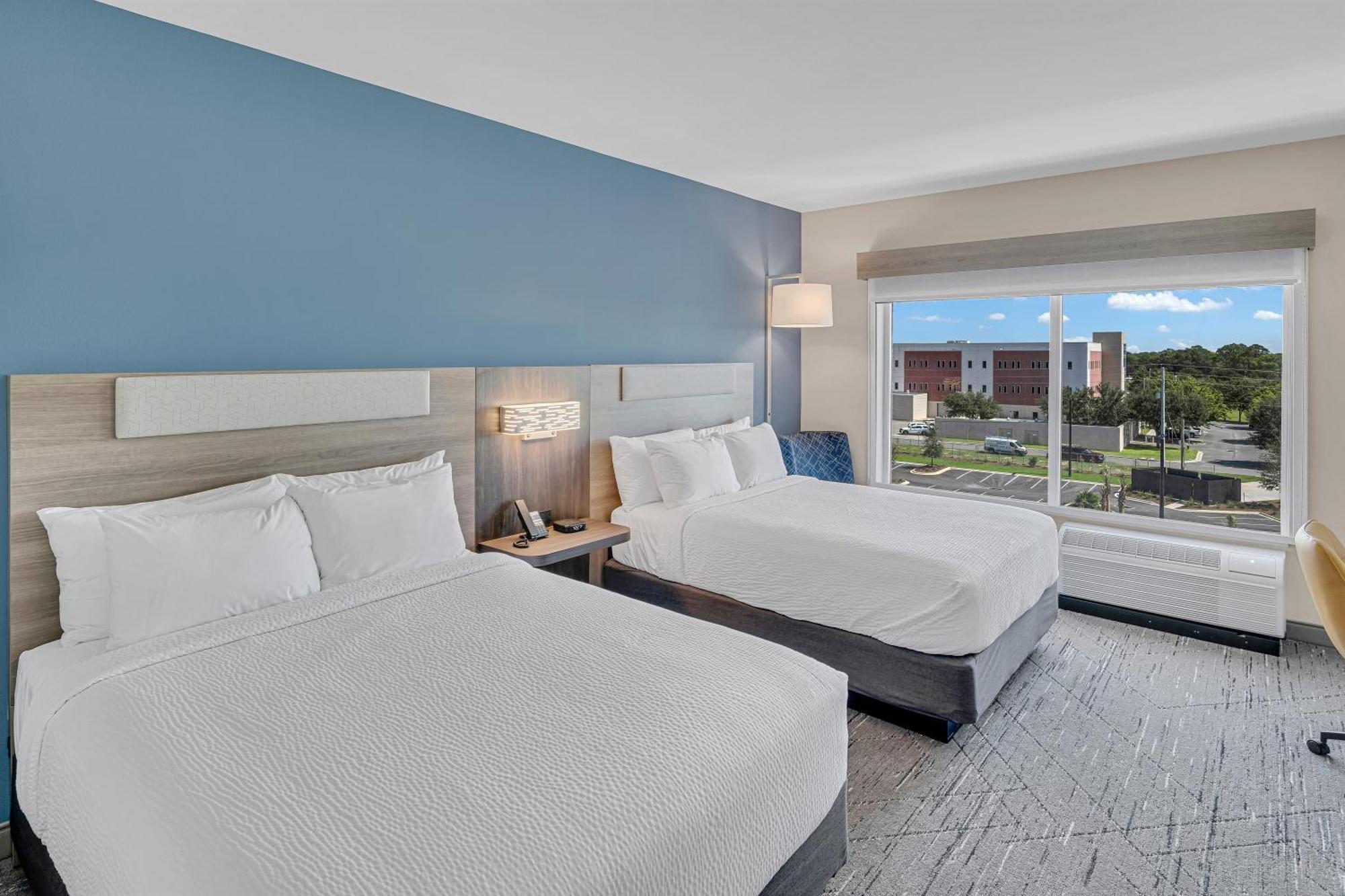 Holiday Inn Express & Suites Fort Walton Beach - Eglin Area By Ihg Екстериор снимка