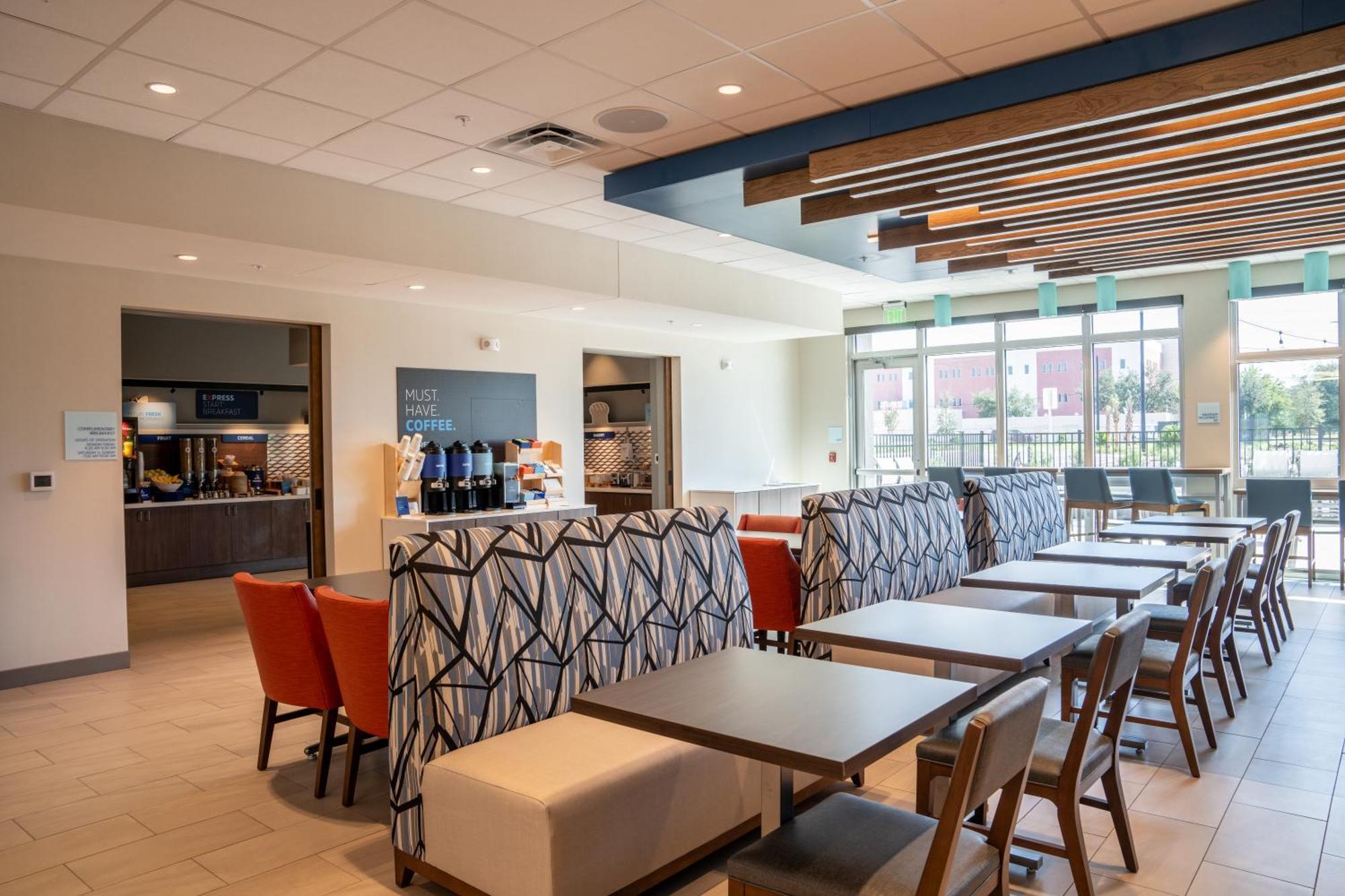 Holiday Inn Express & Suites Fort Walton Beach - Eglin Area By Ihg Екстериор снимка
